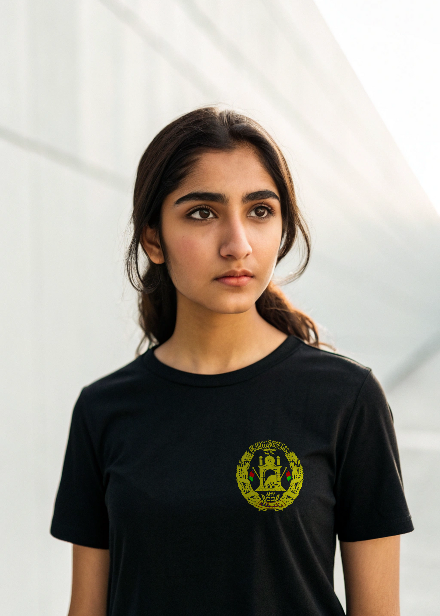 T-Shirt mit gesticktem Afghanistan-Wappen – Unisex