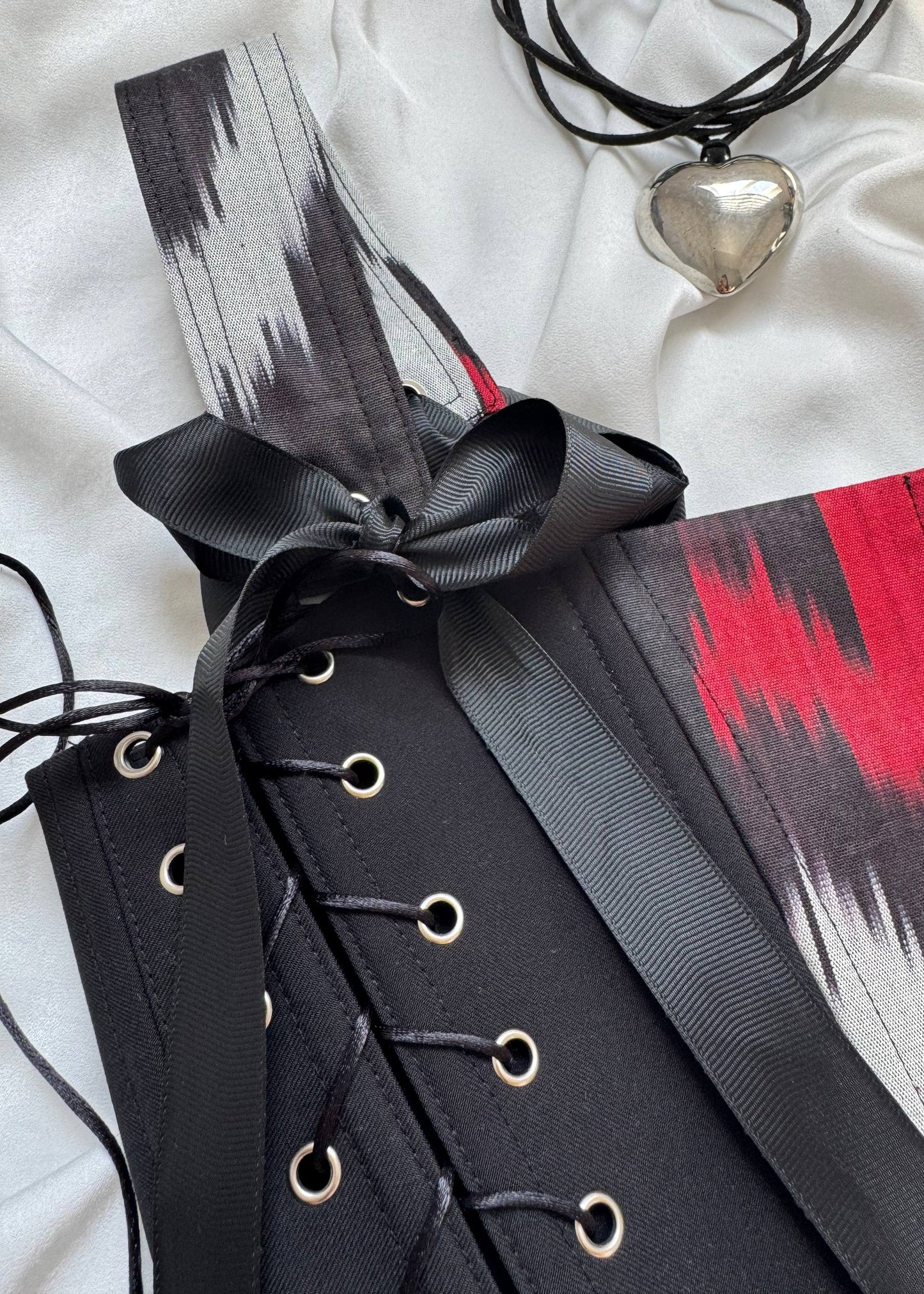 Korsett „Black Ikat Flame“