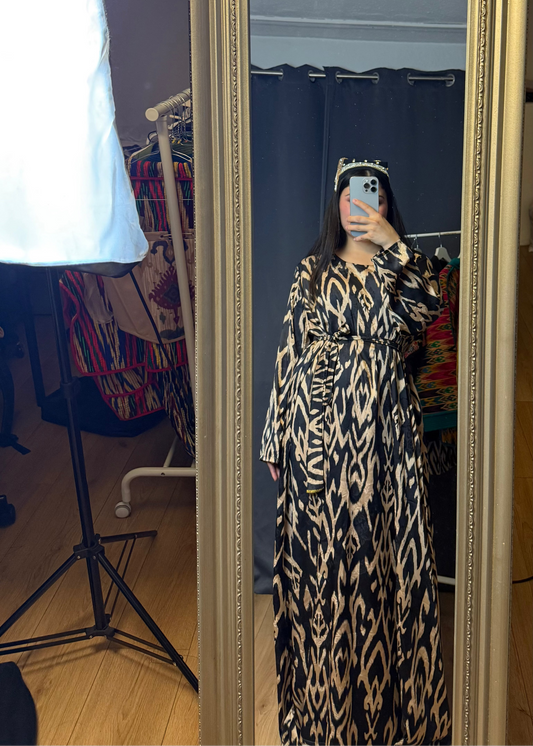 Maxi Kleid aus Adras-Seide – Handgefertigt in Usbekistan