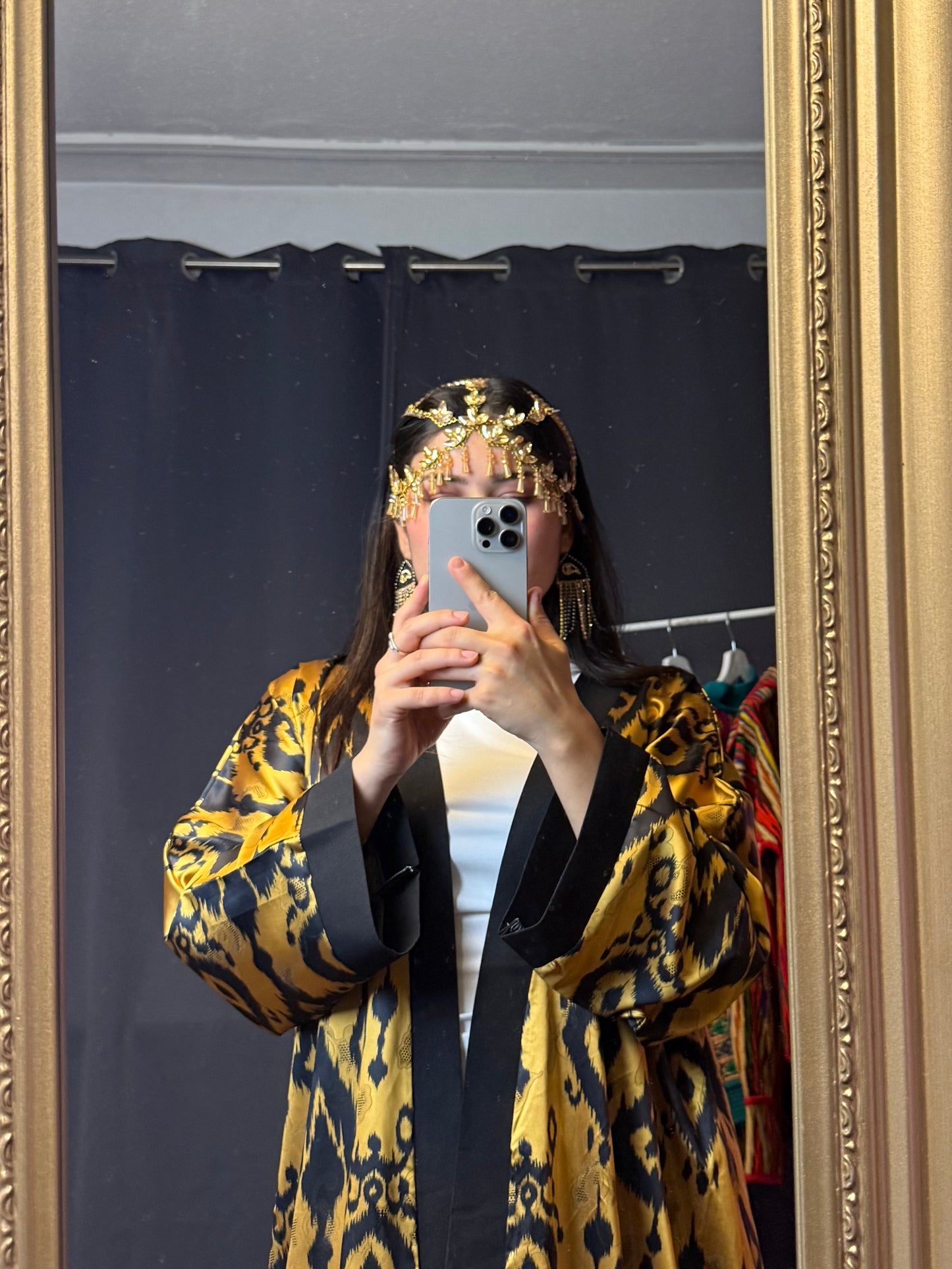 Gold-Schwarze Abaya aus Seide