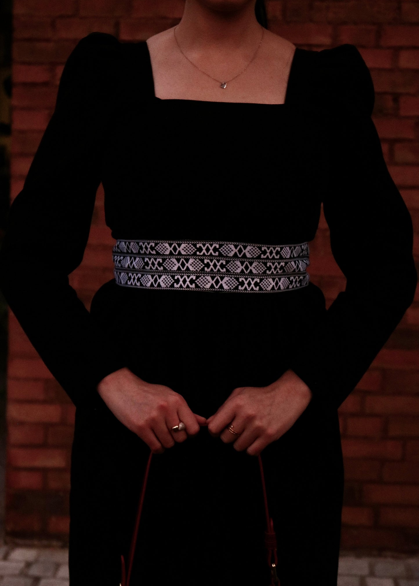 Handgefertigter Ethno-Gürtel mit traditionellem Muster