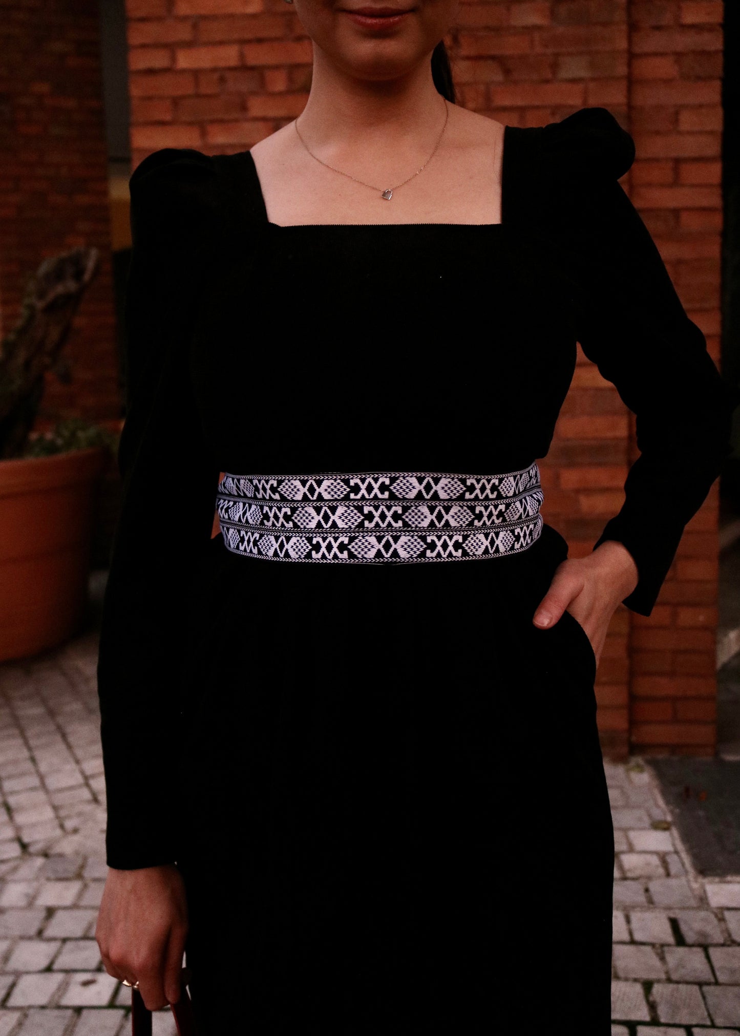 Handgefertigter Ethno-Gürtel mit traditionellem Muster