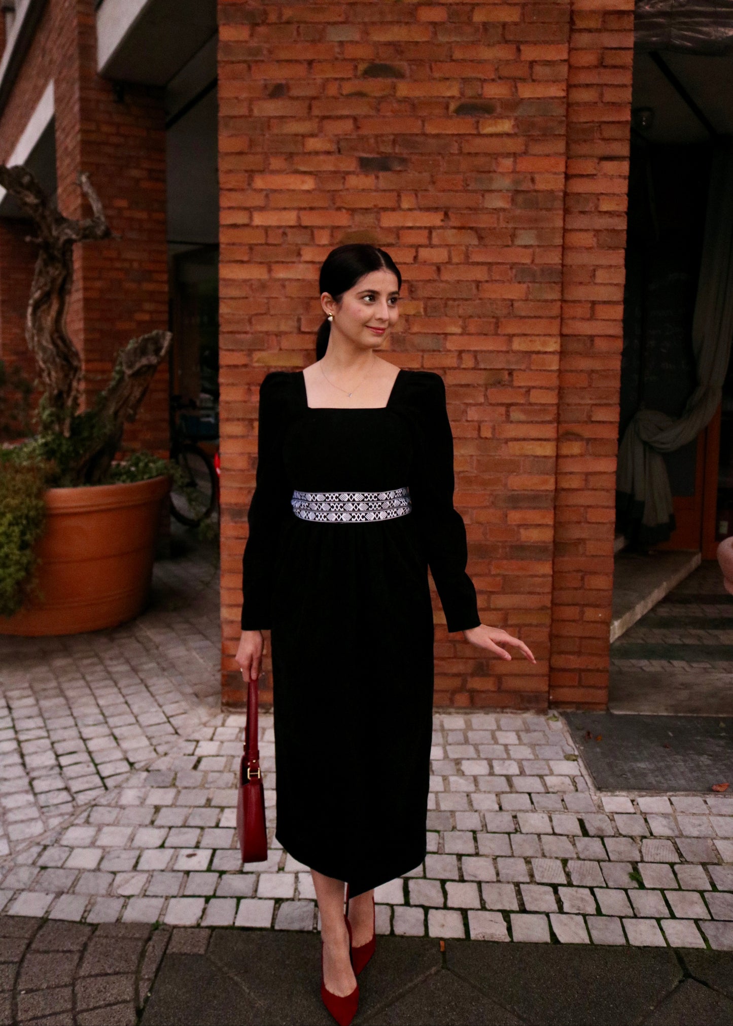 Handgefertigter Ethno-Gürtel mit traditionellem Muster