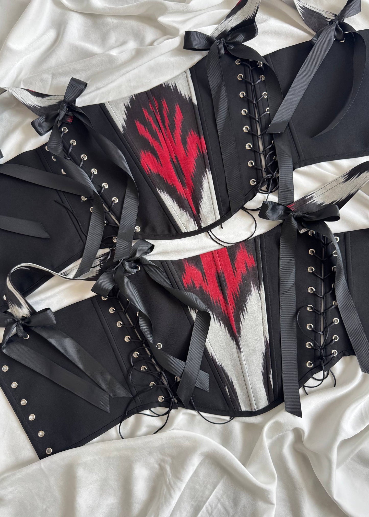 Korsett „Black Ikat Flame“