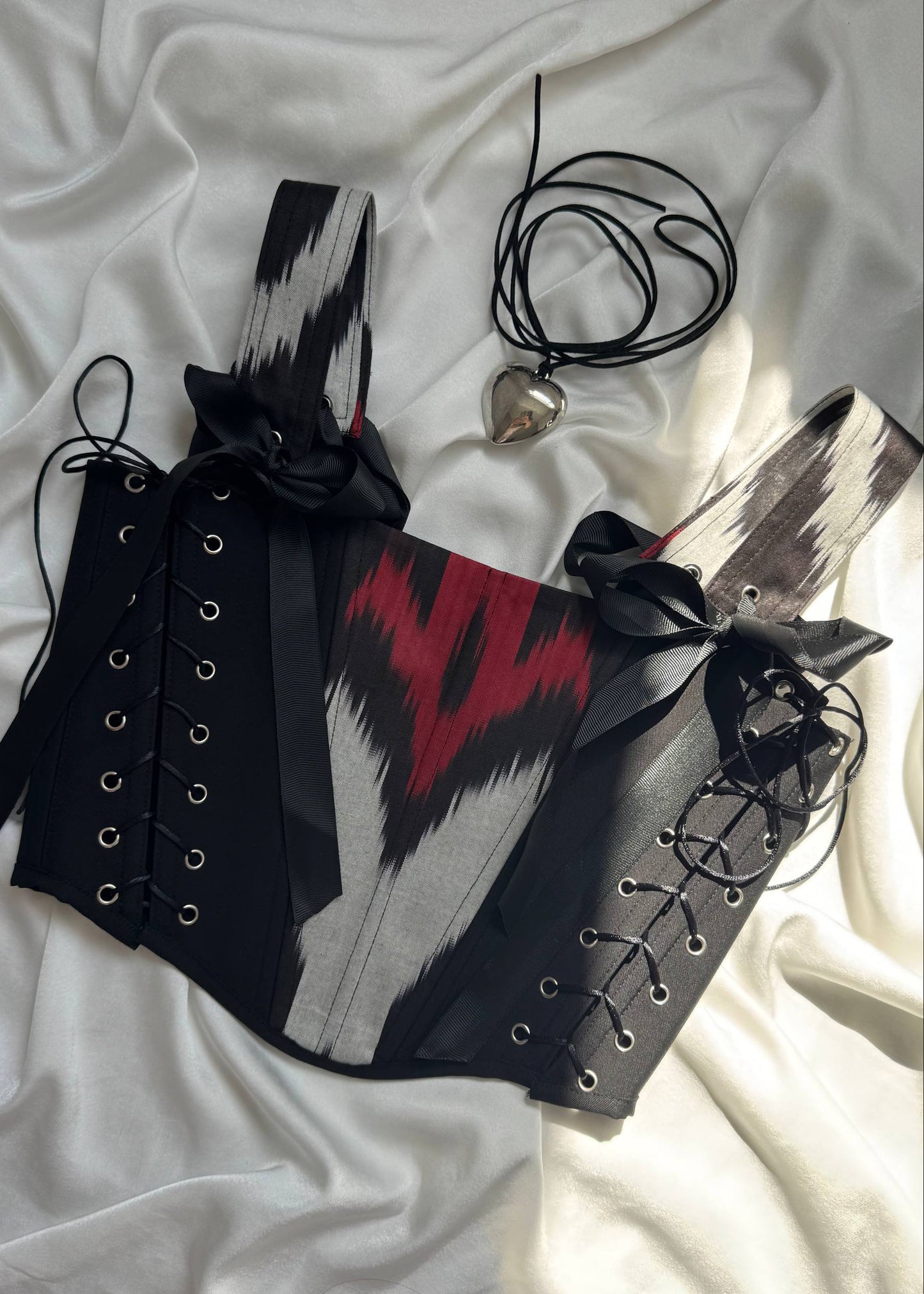 Korsett „Black Ikat Flame“