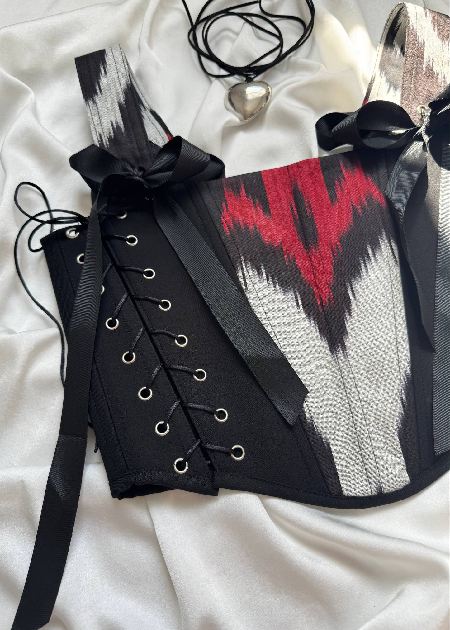 Korsett „Black Ikat Flame“