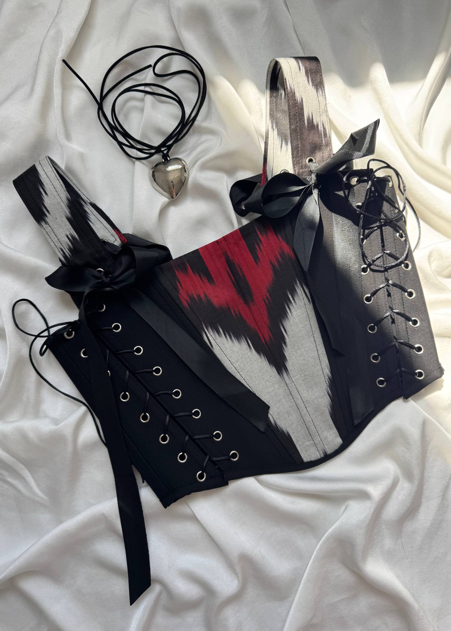 Korsett „Black Ikat Flame“