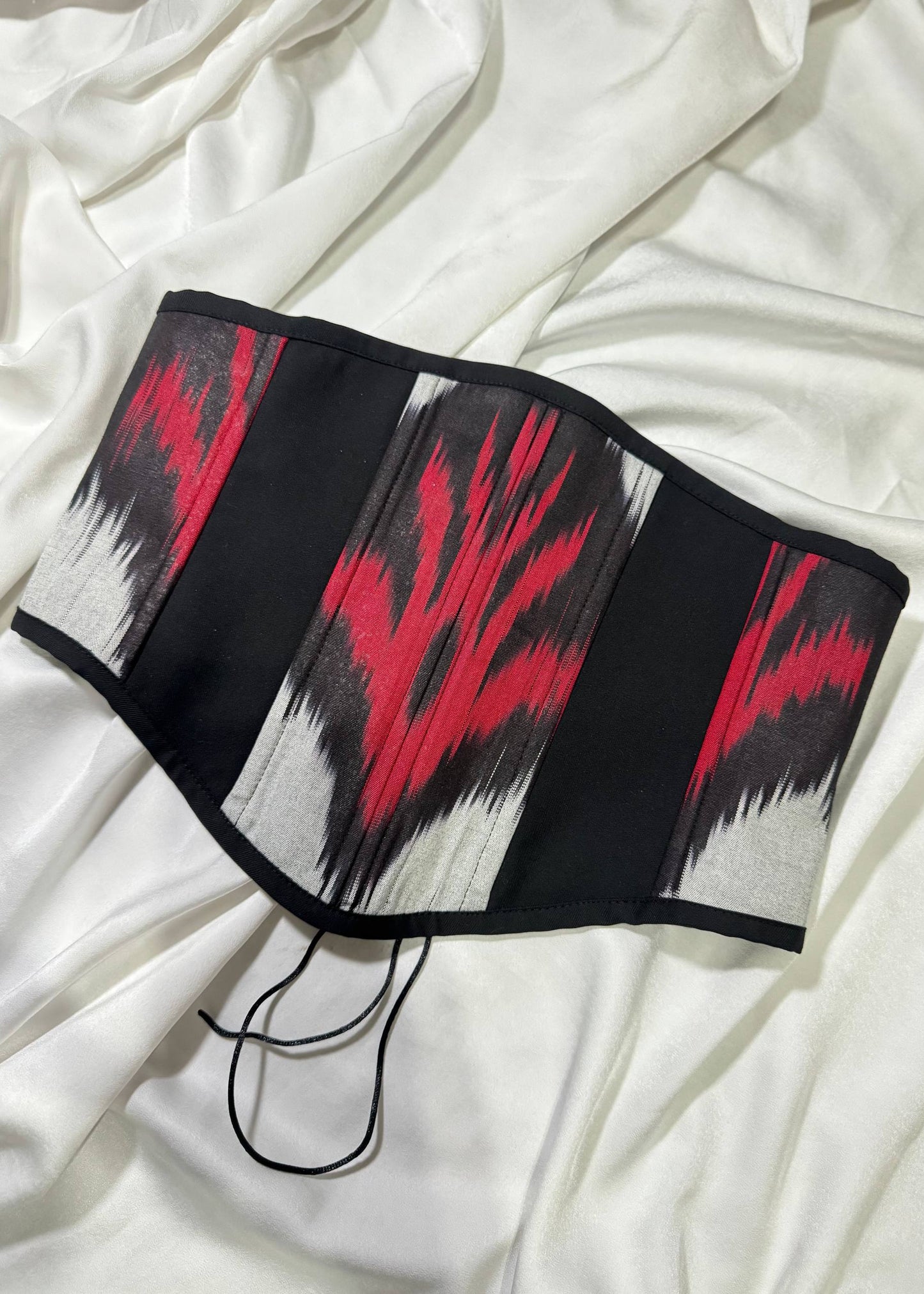 Ikat Korsett – Rot-Schwarz