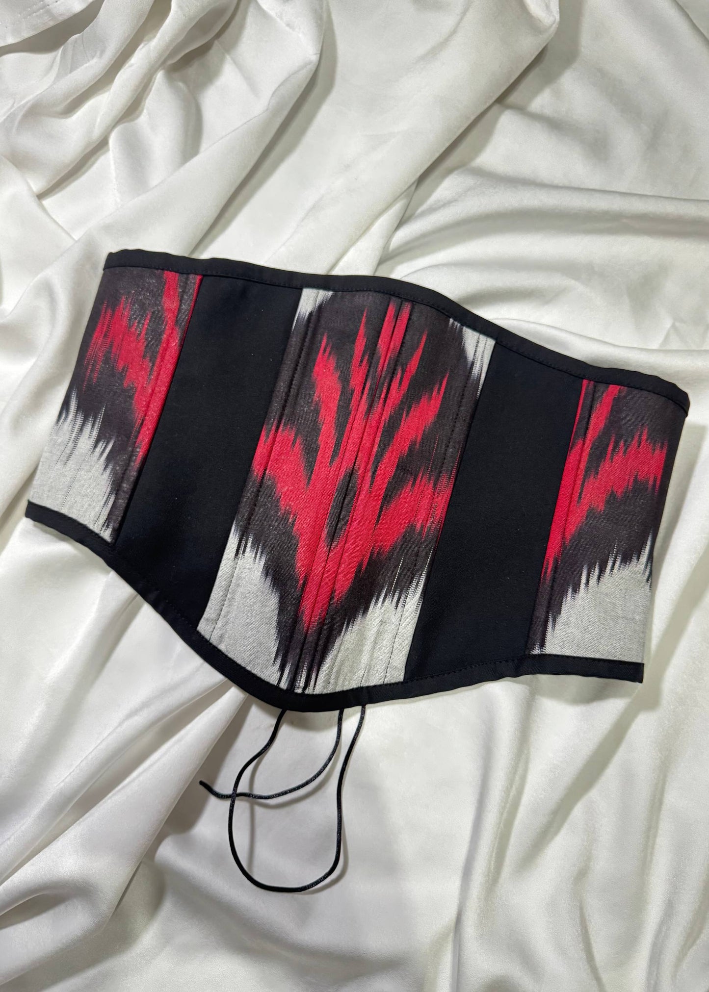 Ikat Korsett – Rot-Schwarz