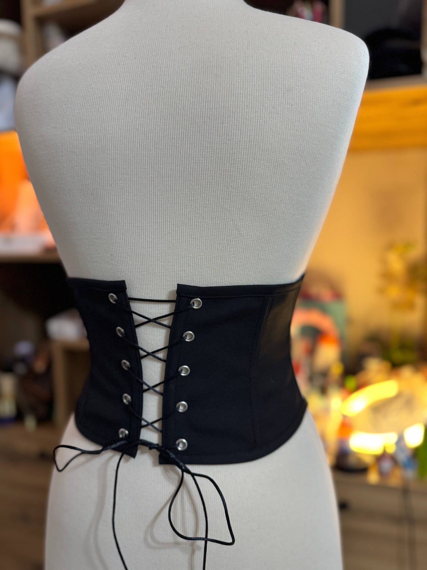 Handgefertigtes Adras-Korsett