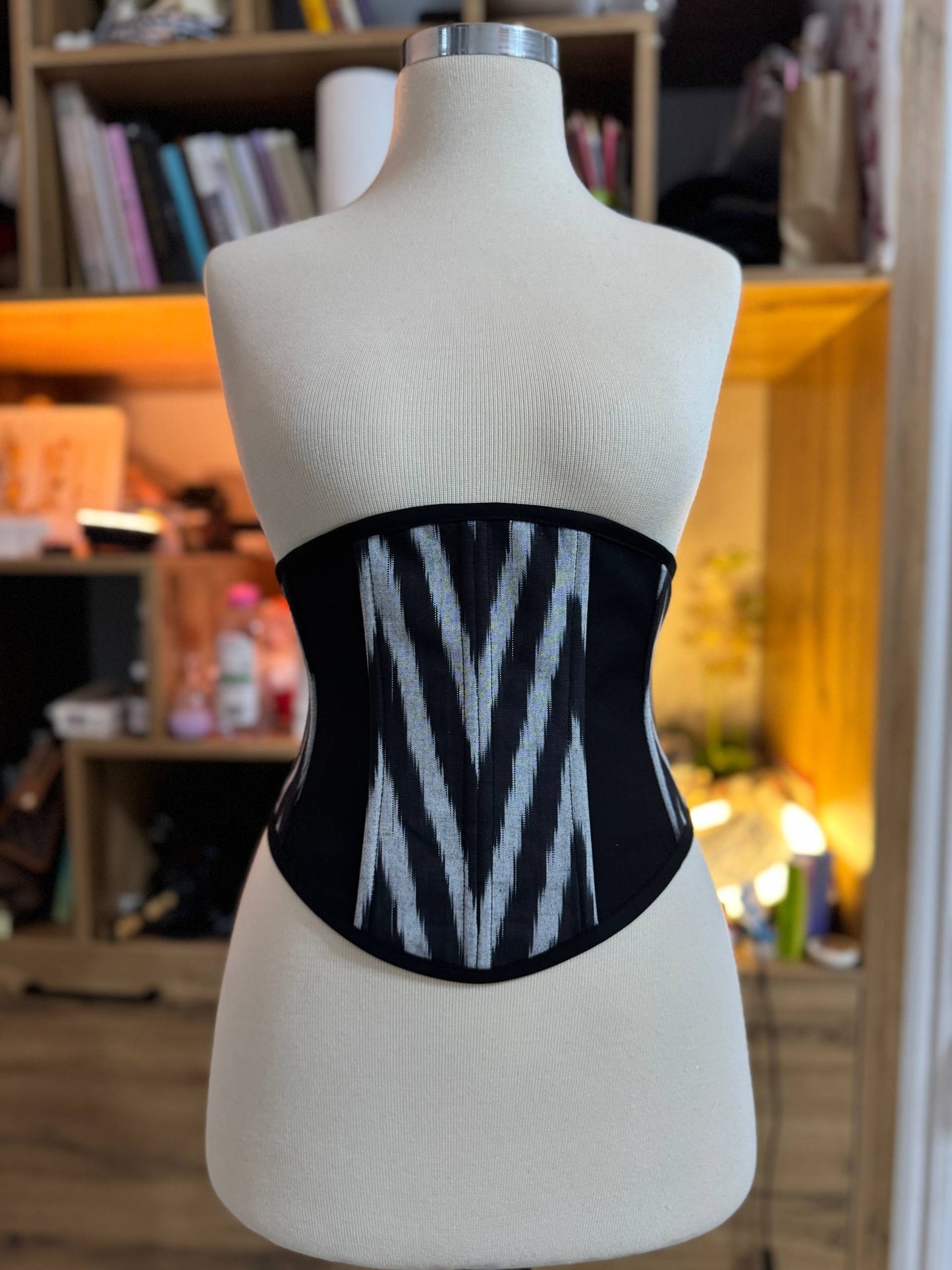 Handgefertigtes Adras-Korsett